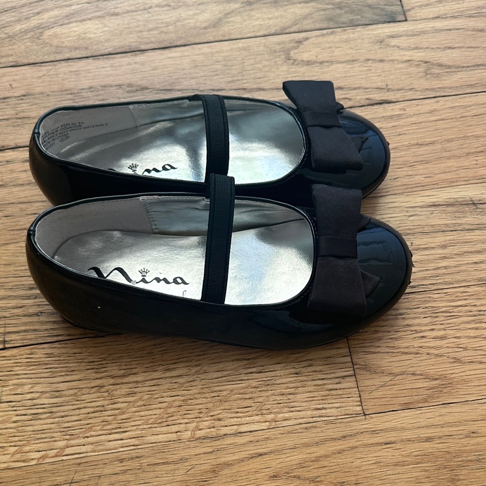 Nina Shiny Black Flats with Bow Accent